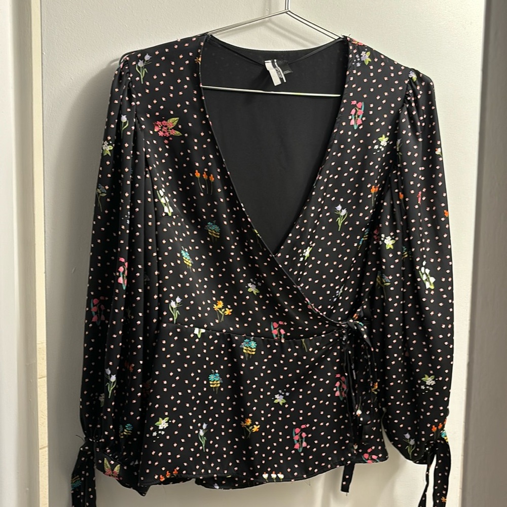 Gorgeous flattering wrap top